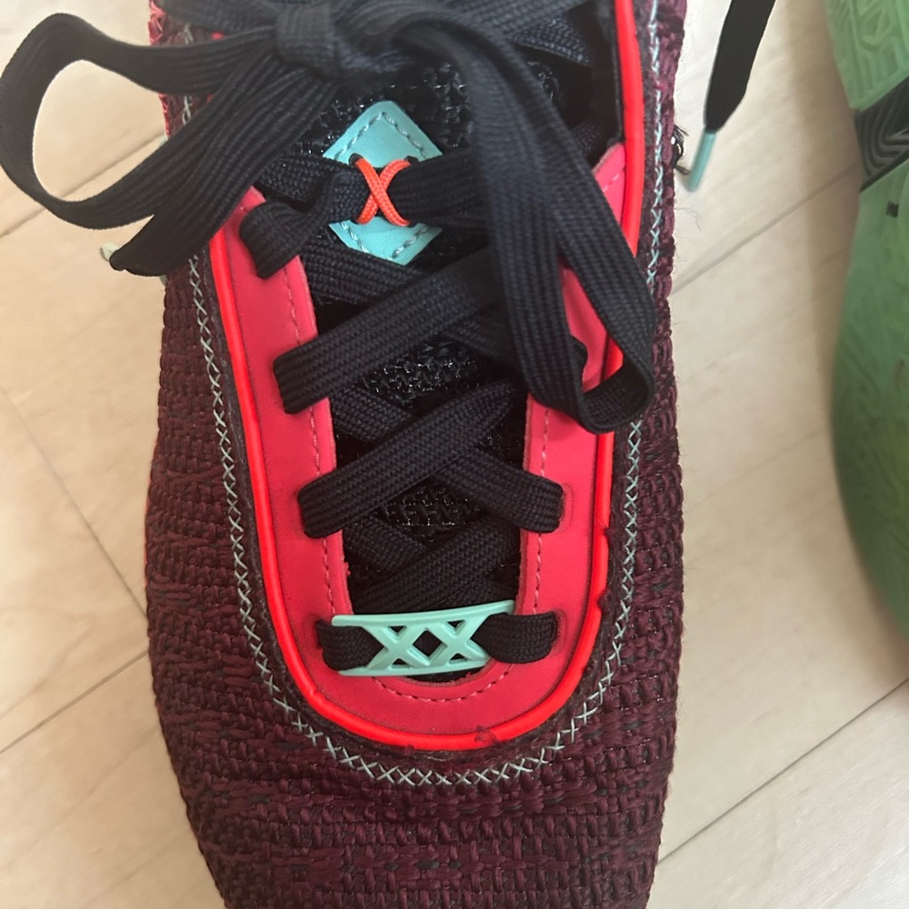 LeBron XX size 6.5 boys - Picture 3 of 5